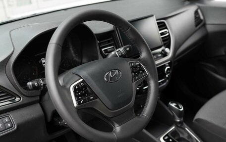 Hyundai Solaris II рестайлинг, 2021 год, 1 700 000 рублей, 11 фотография
