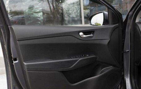 Hyundai Solaris II рестайлинг, 2021 год, 1 700 000 рублей, 18 фотография