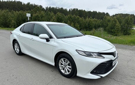 Toyota Camry, 2019 год, 1 920 000 рублей, 6 фотография