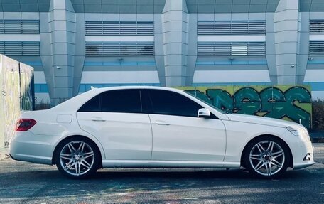 Mercedes-Benz E-Класс, 2011 год, 1 350 000 рублей, 2 фотография