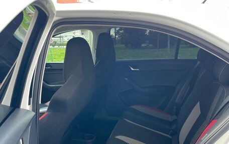 Skoda Rapid I, 2015 год, 800 000 рублей, 16 фотография