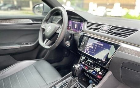 Skoda Superb III рестайлинг, 2022 год, 2 200 000 рублей, 10 фотография