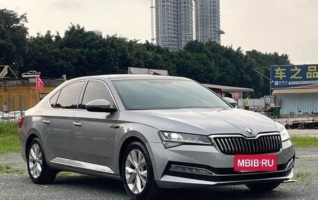 Skoda Superb III рестайлинг, 2022 год, 2 200 000 рублей, 3 фотография