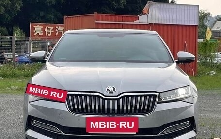 Skoda Superb III рестайлинг, 2022 год, 2 200 000 рублей, 2 фотография