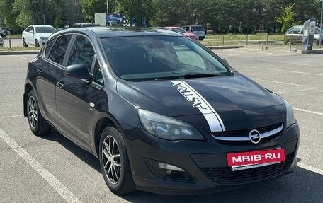 Opel Astra J, 2013 год, 930 000 рублей, 2 фотография