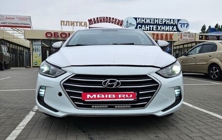 Hyundai Elantra VI рестайлинг, 2018 год, 1 000 000 рублей, 5 фотография
