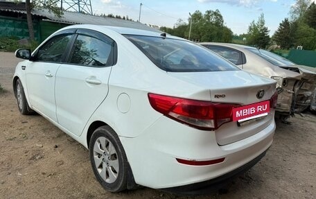 KIA Rio III рестайлинг, 2015 год, 450 000 рублей, 2 фотография