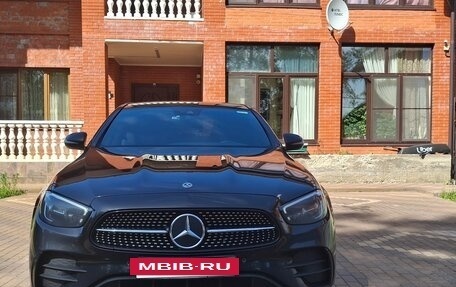 Mercedes-Benz E-Класс, 2022 год, 4 000 000 рублей, 3 фотография