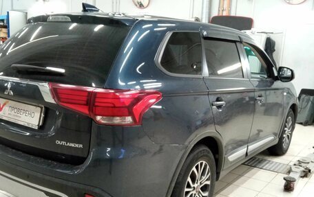 Mitsubishi Outlander III рестайлинг 3, 2019 год, 1 800 000 рублей, 3 фотография