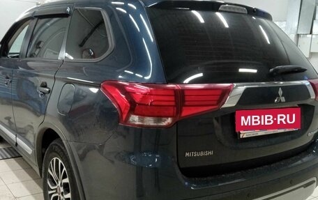 Mitsubishi Outlander III рестайлинг 3, 2019 год, 1 800 000 рублей, 4 фотография