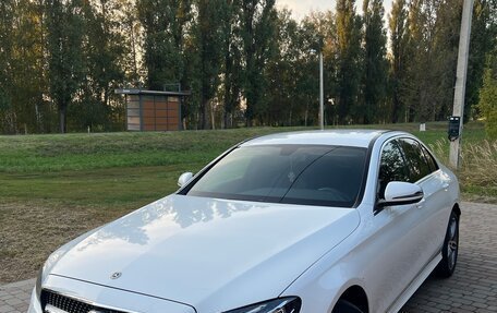 Mercedes-Benz E-Класс, 2019 год, 3 250 000 рублей, 5 фотография