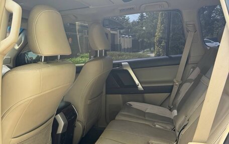 Toyota Land Cruiser Prado 150 рестайлинг 2, 2010 год, 3 000 000 рублей, 7 фотография