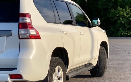 Toyota Land Cruiser Prado 150 рестайлинг 2, 2015 год, 3 480 000 рублей, 5 фотография