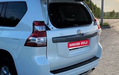 Toyota Land Cruiser Prado 150 рестайлинг 2, 2015 год, 3 480 000 рублей, 9 фотография