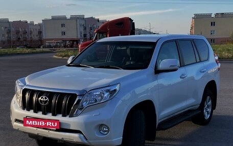 Toyota Land Cruiser Prado 150 рестайлинг 2, 2015 год, 3 480 000 рублей, 11 фотография