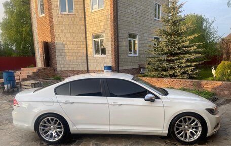 Volkswagen Passat B8 рестайлинг, 2016 год, 1 725 000 рублей, 8 фотография