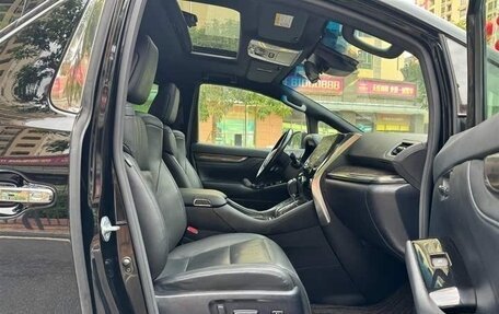 Toyota Alphard III, 2021 год, 7 800 000 рублей, 10 фотография