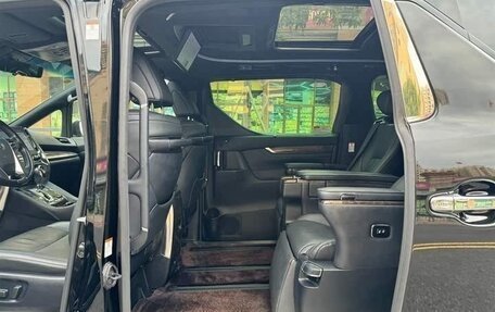 Toyota Alphard III, 2021 год, 7 800 000 рублей, 19 фотография