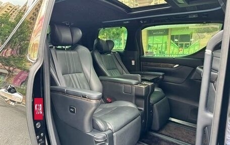 Toyota Alphard III, 2021 год, 7 800 000 рублей, 25 фотография