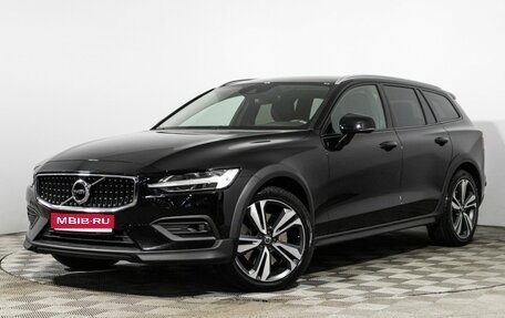 Volvo V60 Cross Country II, 2019 год, 3 290 000 рублей, 1 фотография