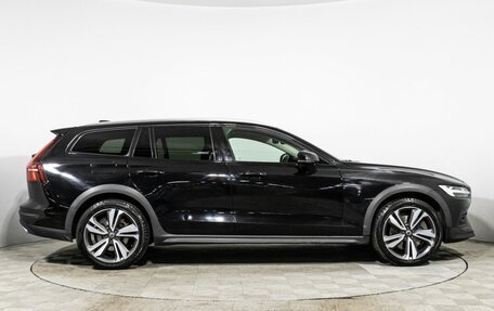 Volvo V60 Cross Country II, 2019 год, 3 290 000 рублей, 4 фотография