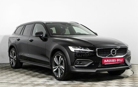 Volvo V60 Cross Country II, 2019 год, 3 290 000 рублей, 3 фотография