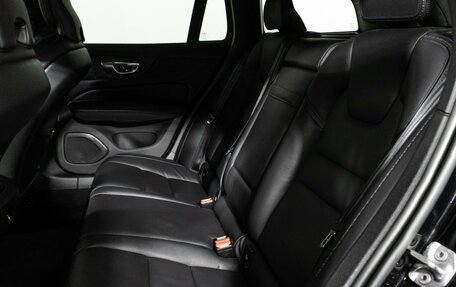 Volvo V60 Cross Country II, 2019 год, 3 290 000 рублей, 10 фотография