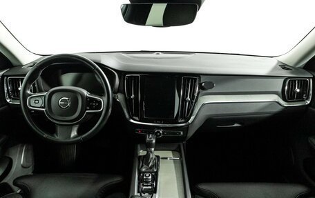 Volvo V60 Cross Country II, 2019 год, 3 290 000 рублей, 13 фотография