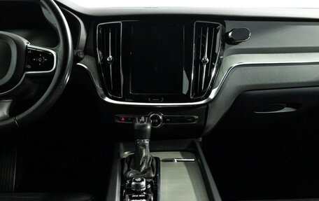 Volvo V60 Cross Country II, 2019 год, 3 290 000 рублей, 14 фотография