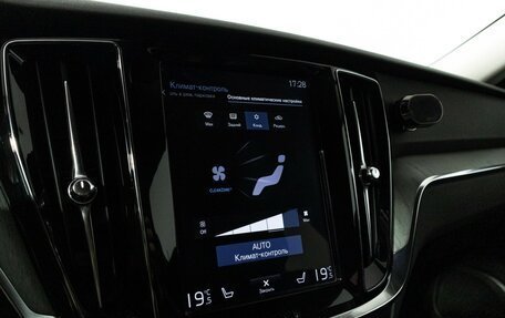 Volvo V60 Cross Country II, 2019 год, 3 290 000 рублей, 18 фотография
