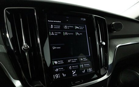 Volvo V60 Cross Country II, 2019 год, 3 290 000 рублей, 20 фотография