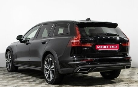 Volvo V60 Cross Country II, 2019 год, 3 290 000 рублей, 7 фотография
