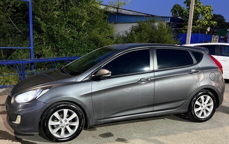 Hyundai Solaris II рестайлинг, 2011 год, 875 000 рублей, 4 фотография