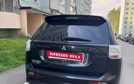 Mitsubishi Outlander III рестайлинг 3, 2013 год, 2 000 000 рублей, 4 фотография