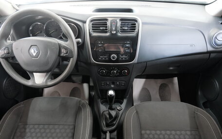 Renault Logan II, 2018 год, 769 000 рублей, 15 фотография
