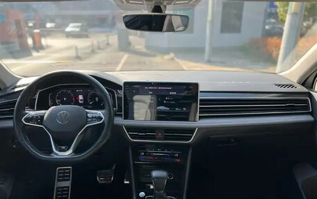 Volkswagen Tiguan II, 2022 год, 2 450 000 рублей, 12 фотография