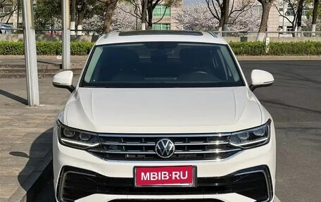 Volkswagen Tiguan II, 2022 год, 2 450 000 рублей, 2 фотография