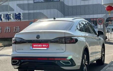 Volkswagen Tiguan II, 2022 год, 2 450 000 рублей, 6 фотография