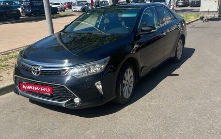 Toyota Camry, 2017 год, 2 050 000 рублей, 3 фотография