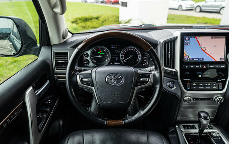 Toyota Land Cruiser 200, 2018 год, 6 199 000 рублей, 15 фотография