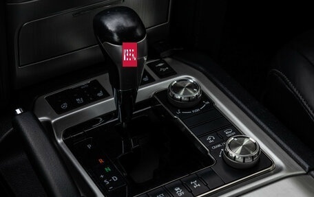 Toyota Land Cruiser 200, 2018 год, 6 199 000 рублей, 23 фотография