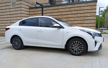KIA Rio IV, 2021 год, 1 700 000 рублей, 1 фотография
