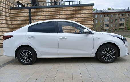 KIA Rio IV, 2021 год, 1 700 000 рублей, 2 фотография