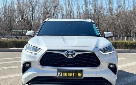 Toyota Highlander, 2022 год, 4 400 000 рублей, 2 фотография