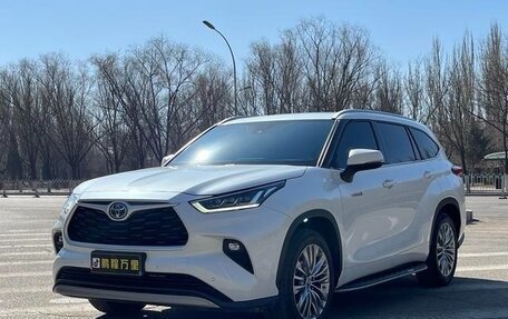 Toyota Highlander, 2022 год, 4 400 000 рублей, 3 фотография