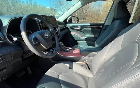 Toyota Highlander, 2022 год, 4 400 000 рублей, 7 фотография