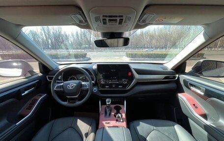 Toyota Highlander, 2022 год, 4 400 000 рублей, 8 фотография