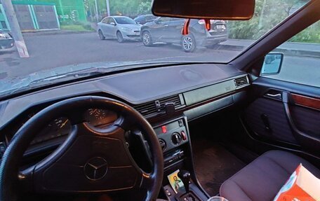 Mercedes-Benz E-Класс, 1993 год, 200 000 рублей, 4 фотография
