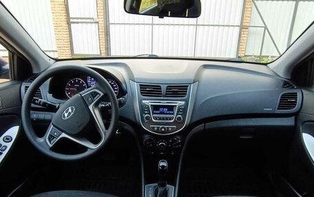 Hyundai Solaris II рестайлинг, 2015 год, 950 000 рублей, 3 фотография