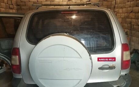 Chevrolet Niva I рестайлинг, 2003 год, 300 000 рублей, 2 фотография
